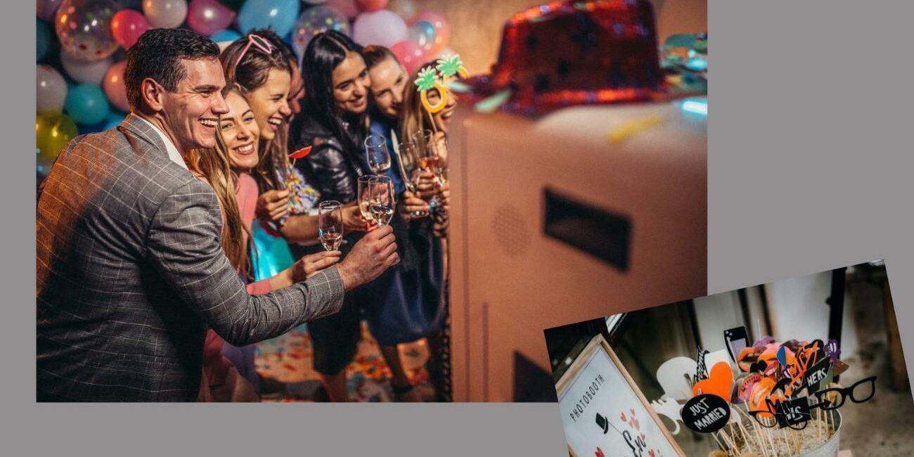 Un groupe de personnes se prend en photo en soirée grâce à une borne à selfies.